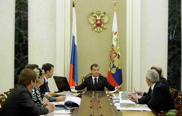 Президент РФ Д.Медведев провел совещание по строительству магистрали Москва - Санкт-Петербург