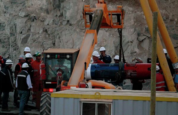 Подготовка к заключительному этапу операции по спасению 33 шахтеров в Чили
