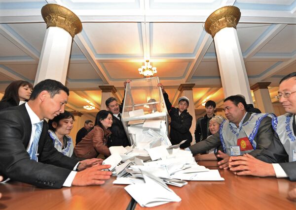 Прошедшие в парламент Киргизии партии согласились на пересчет голосов