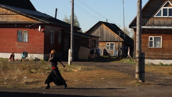 В поселке Конаковский мох на юге Тверской области в таборе цыган народности котляры