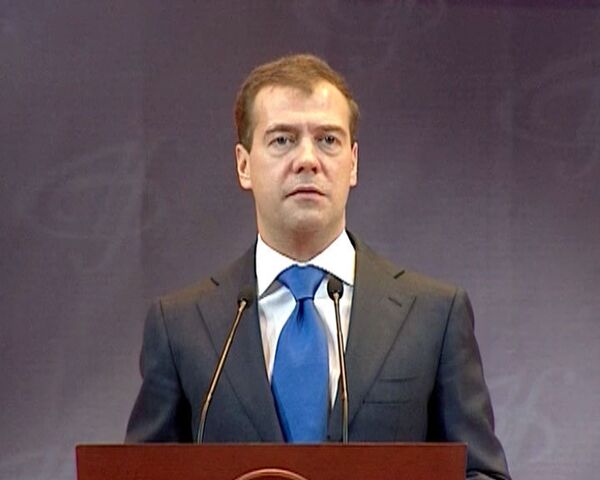 Медведев советует странам СНГ научиться использовать светлые головы