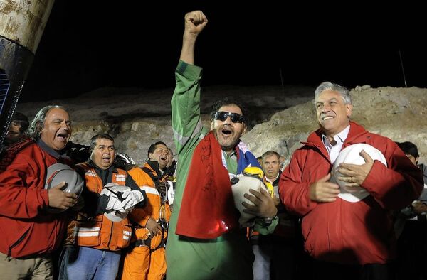 Спасатели вызволили всех 33 шахтеров в Чили