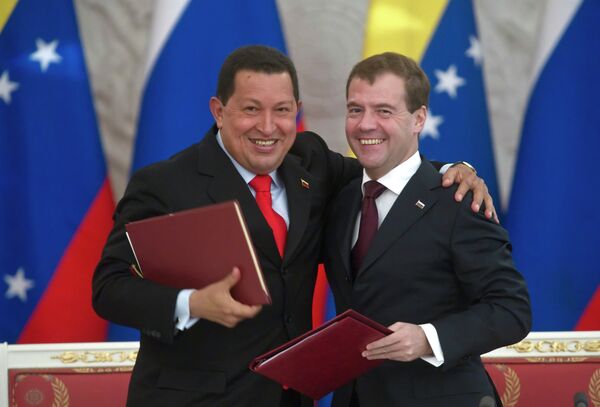 Президент РФ Дмитрий Медведев и президент Венесуэлы Уго Чавес подписали документы по итогам переговоров