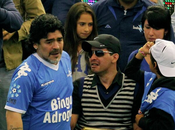 Диего Марадона принял участие в благотворительном матче в честь Фернандо Касереса