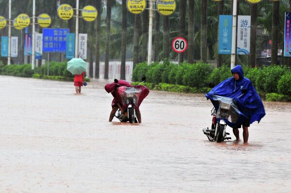 Почти 140 тыс жителей острова Хайнань в КНР эвакуированы из-за ливней