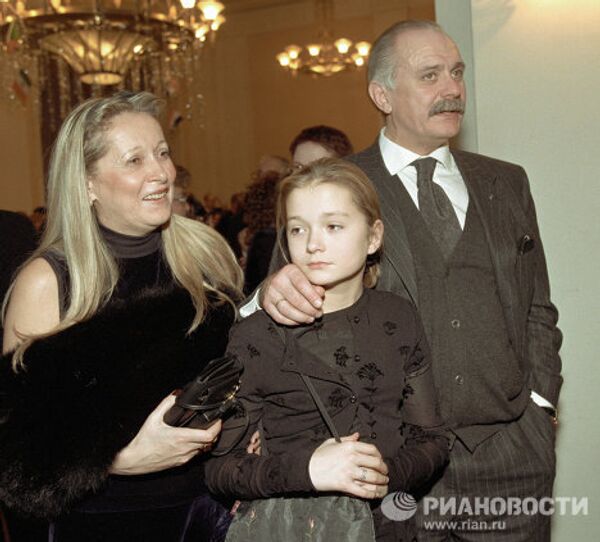 Никита Михалков с супругой и дочерью