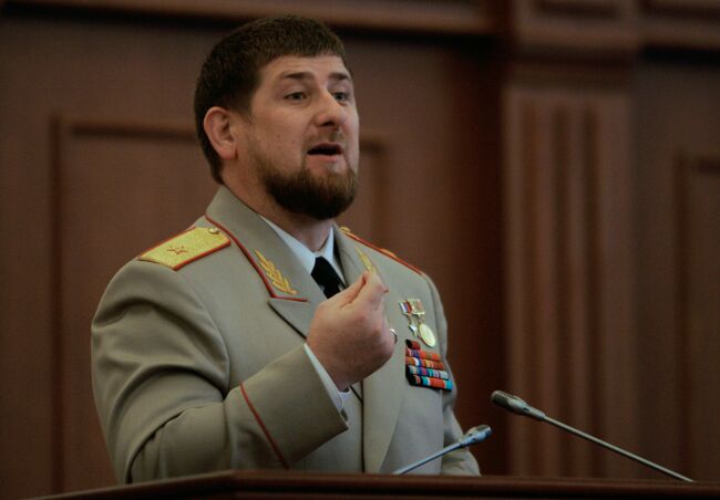 Глава Чеченской республики Рамзан Кадыров на заседании парламента Чечни, посвященном нападению террористов на здание парламента республики