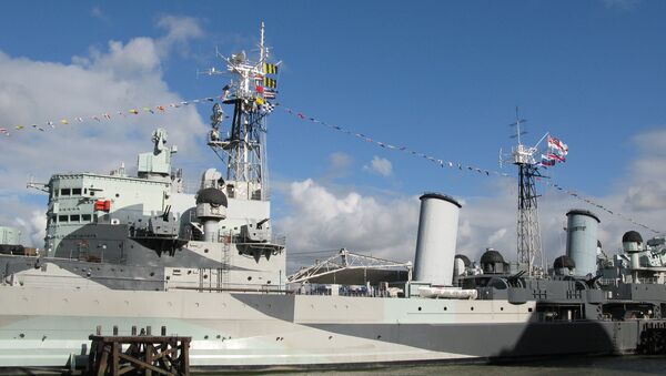 Торжественная церемония открытия мачт военного крейсера Белфаст