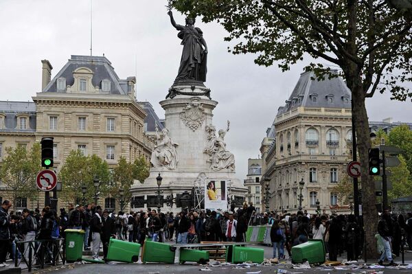 Студенческие демонстрации на площади Республики в Париже
