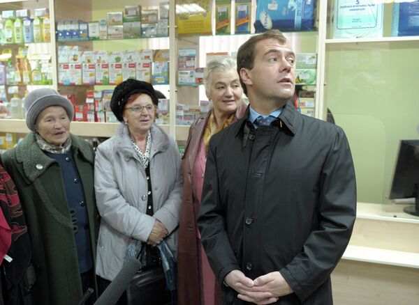 Президент РФ Д.Медведев посетил аптеку в Козельске