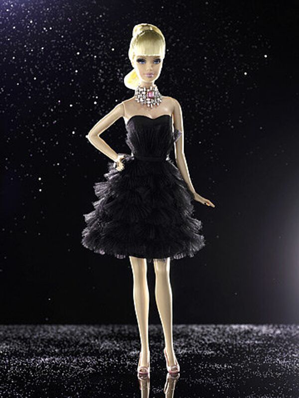 Самая дорогая в мире кукла Барби продана на аукционе за $302,5 тыс.