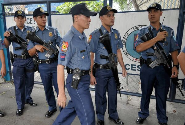 Число жертв взрыва в автобусе на юге Филиппин возросло до десяти
