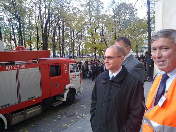Сергей Кириенко у здания Росатома, где проходят противопожарные учения 