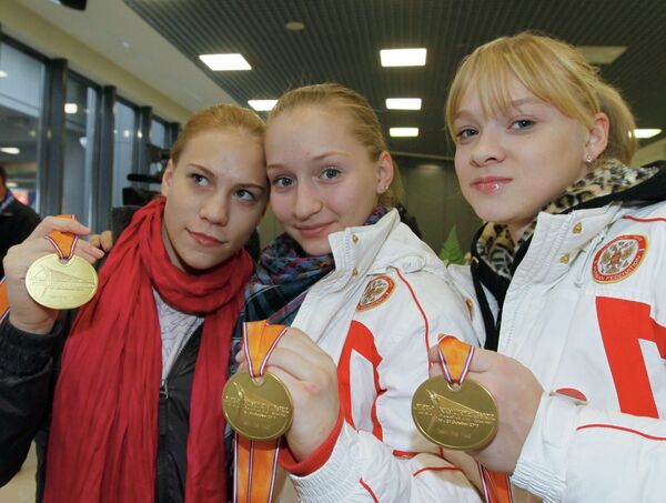 Ксения Афанасьева, Ксения Семёнова и Татьяна Набиева (слева направо)