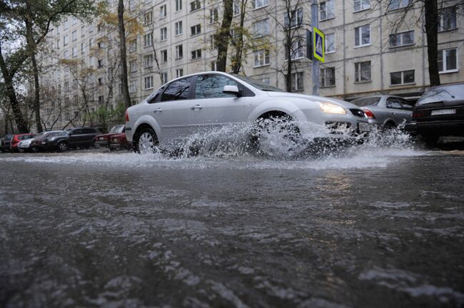 Последствия аварии на трубопроводе на северо-востоке Москвы