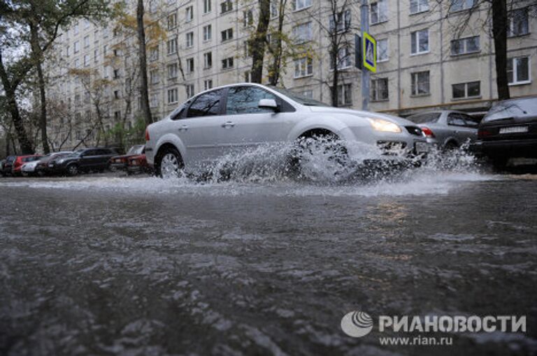 Последствия аварии на трубопроводе на северо-востоке Москвы