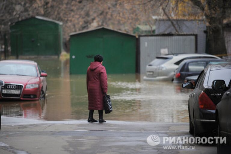 Последствия аварии на трубопроводе на северо-востоке Москвы