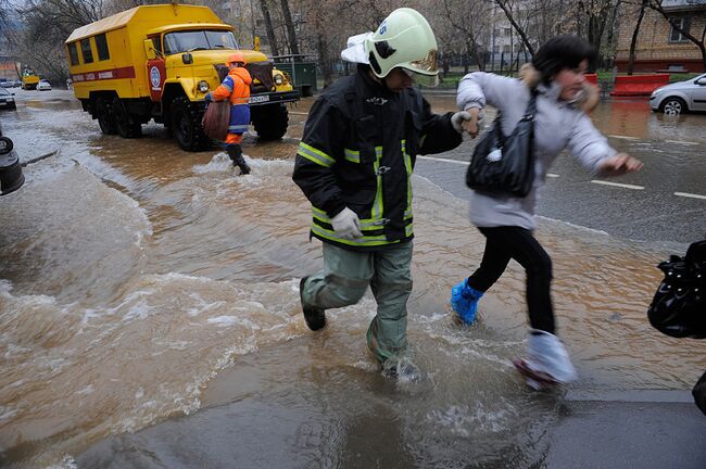 На северо-востоке столицы прорвало трубу с холодной водой