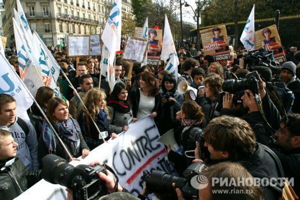 Новые выступления французской молодежи против пенсионной реформы 