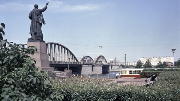 Володарский мост через Неву. Архив