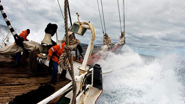 Барк «Седов» в Северном море - испытание штормом