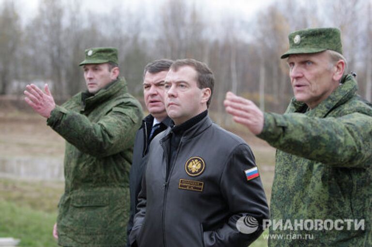 Президент РФ Д.Медведев посетил Центр переподготовки и повышения квалификации стрелков под Солнечногорском