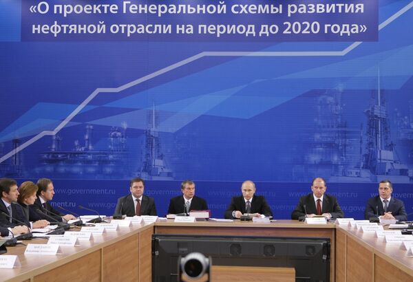 Премьер-министр РФ Владимир Путин провел совещание на ОАО Новокуйбышевский НПЗ