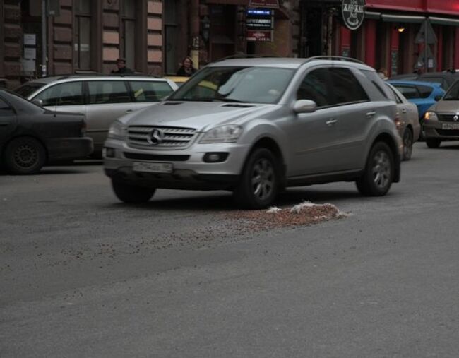 Щебень на улице Марата в Санкт-Петербурге