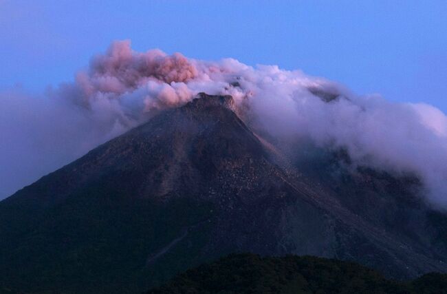 Извержение вулкана Мерапи на острове Ява