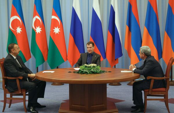 Президенты России, Армении и Азербайджана Д.Медведев, С.Саргсян и И.Алиев провели трехстороннюю встречу в Астрахани
