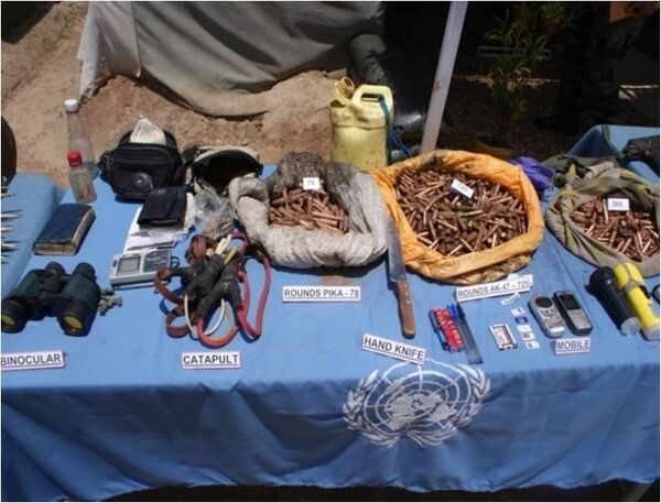 Изъятые индийскими миротворцами ООН у конголезских боевиков оружие и боеприпасы