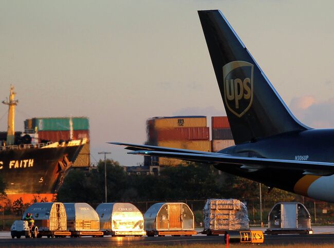 Грузовой самолет UPS в Philadelphia International Airport