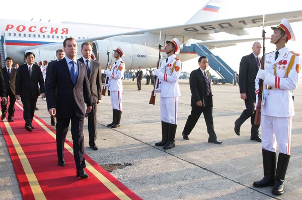 Дмитрий Медведев прибыл в Ханой на саммит АСЕАН