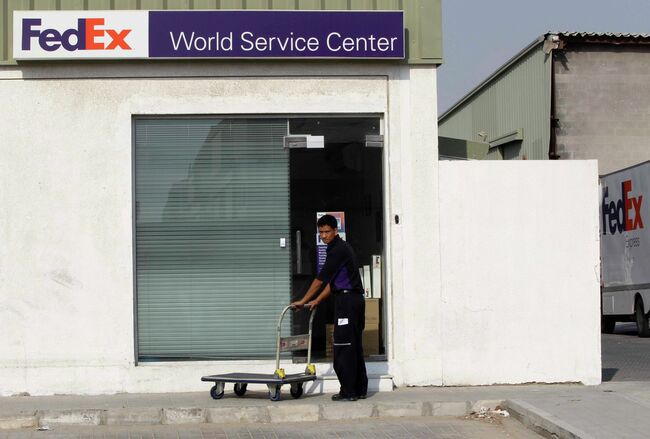 Склад компании FedEx в Дубае 