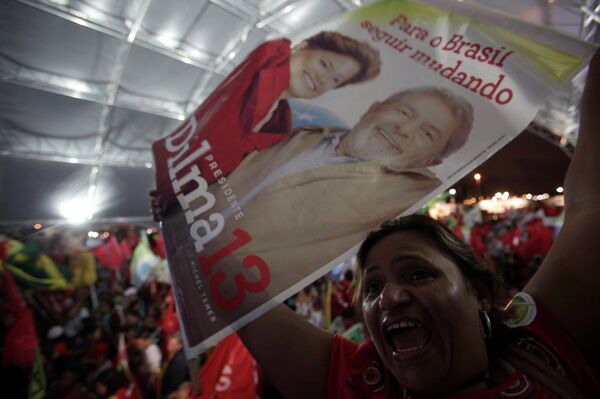 Сторонники Дилмы Русефф празднуют ее победу в президентских выборах