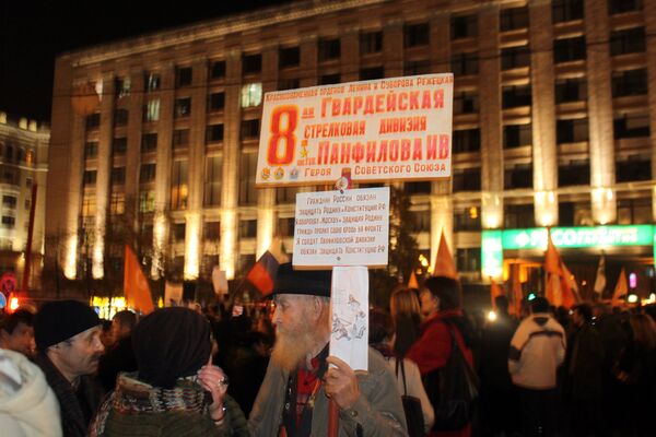 Митинг на Триумфальной площади в Москве. Архив