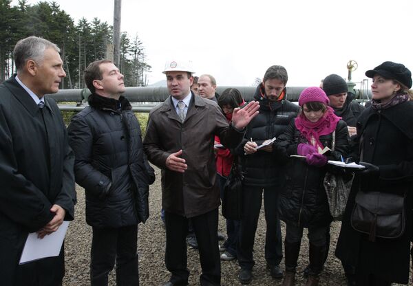 Президент РФ Д.Медведев посетил геотермальную станцию на остров Кунашир