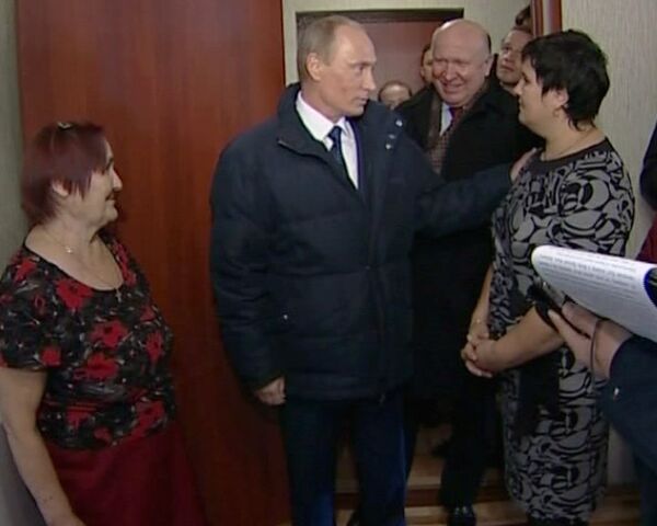 Бывшие погорельцы из Верхней Вереи связали Путину свитер
