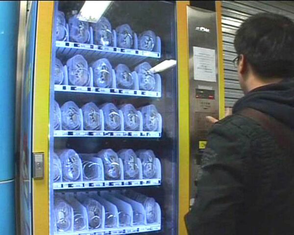 Китайцы установили в метро автомат по продаже живых крабов