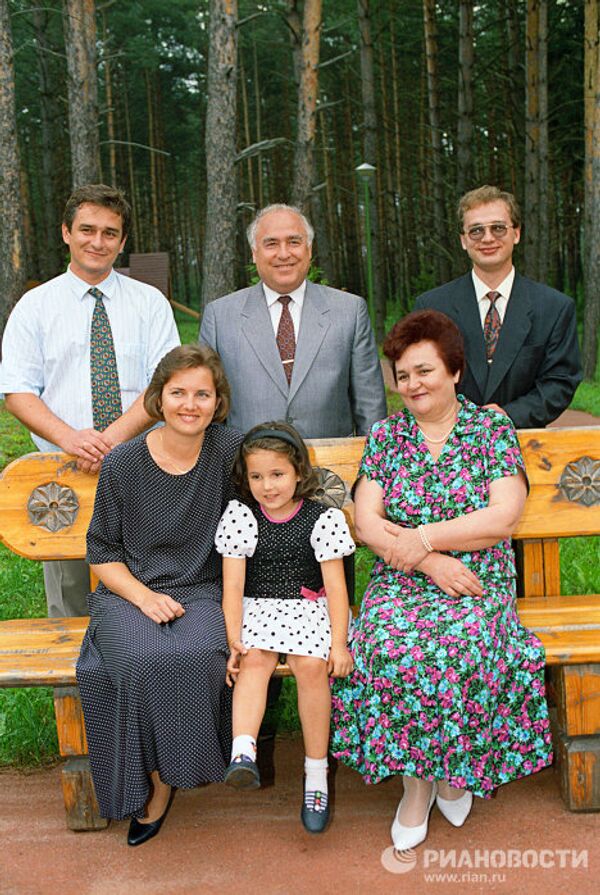 В.Черномырдин с семьей