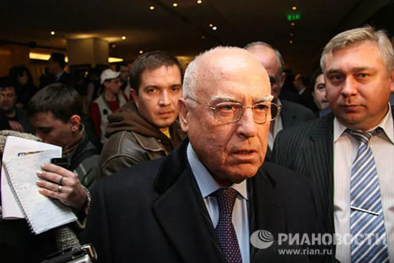 Посол РФ в Украине Виктор Черномырдин во время срыва демонстрации фильма Война 08.08.08 в отеле Хаят Посол РФ в Украине Виктор Черномырдин во время срыва демонстрации фильма Война 08.08.08 в отеле Хаят