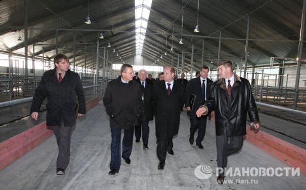 Первый вице-премьер РФ В.Зубков посетил строящийся молочный комплекс ООО Колос в Оренбургской области