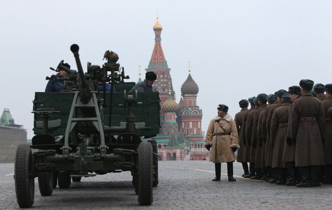 Репетиция шествия, посвященного историческому параду 1941 года на Красной площади в Москве