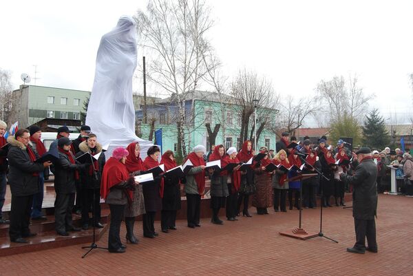 Памятник жертвам политических репрессий открыли в Барнауле