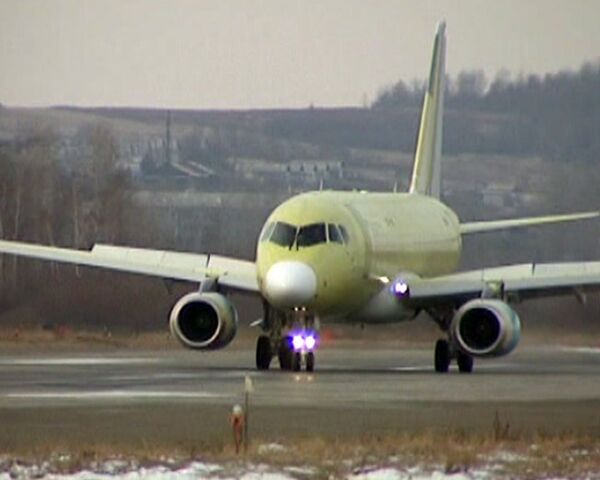 Первый серийный самолет Sukhoi Superjet 100 совершил премьерный полет 