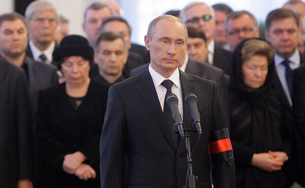 Премьер-министр РФ В.Путин га гражданской панихиде по Виктору Черномырдину