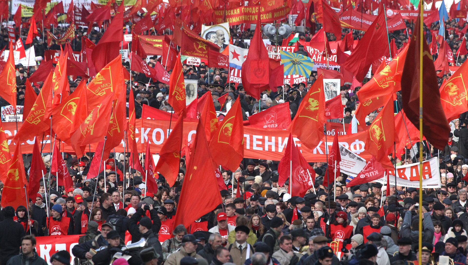 Шествие в честь годовщины Октябрьской революции в Москве - РИА Новости, 1920, 07.11.2012