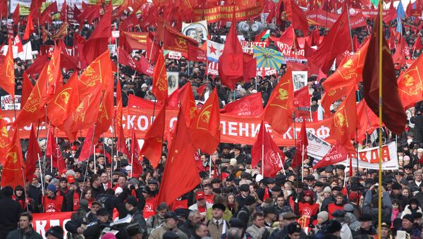 Шествие в честь годовщины Октябрьской революции в Москве