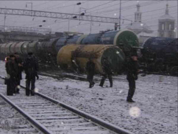 Семь вагонов с дизельным топливом сошли с рельсов в Смоленске