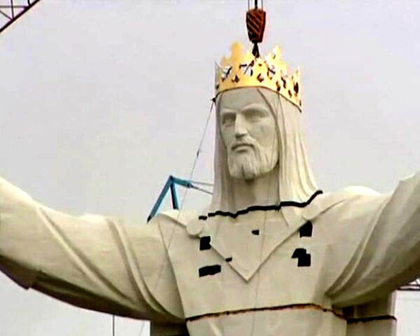 Самую большую статую Христа высотой 36 метров установили в Польше